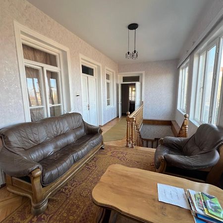 Guesthouse Lilia &Wine Celler テラヴィ エクステリア 写真