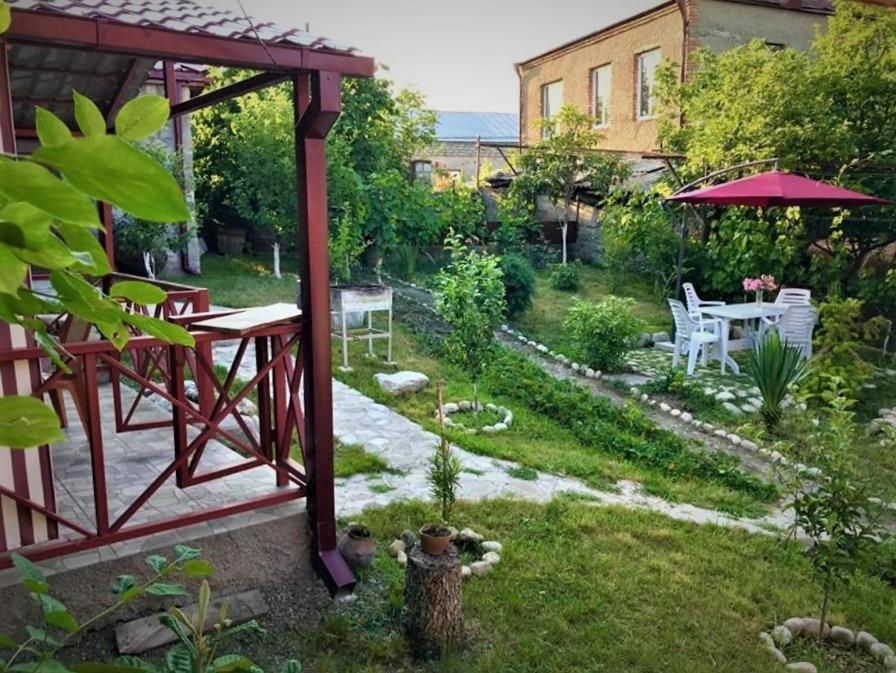 Guesthouse Lilia &Wine Celler テラヴィ エクステリア 写真