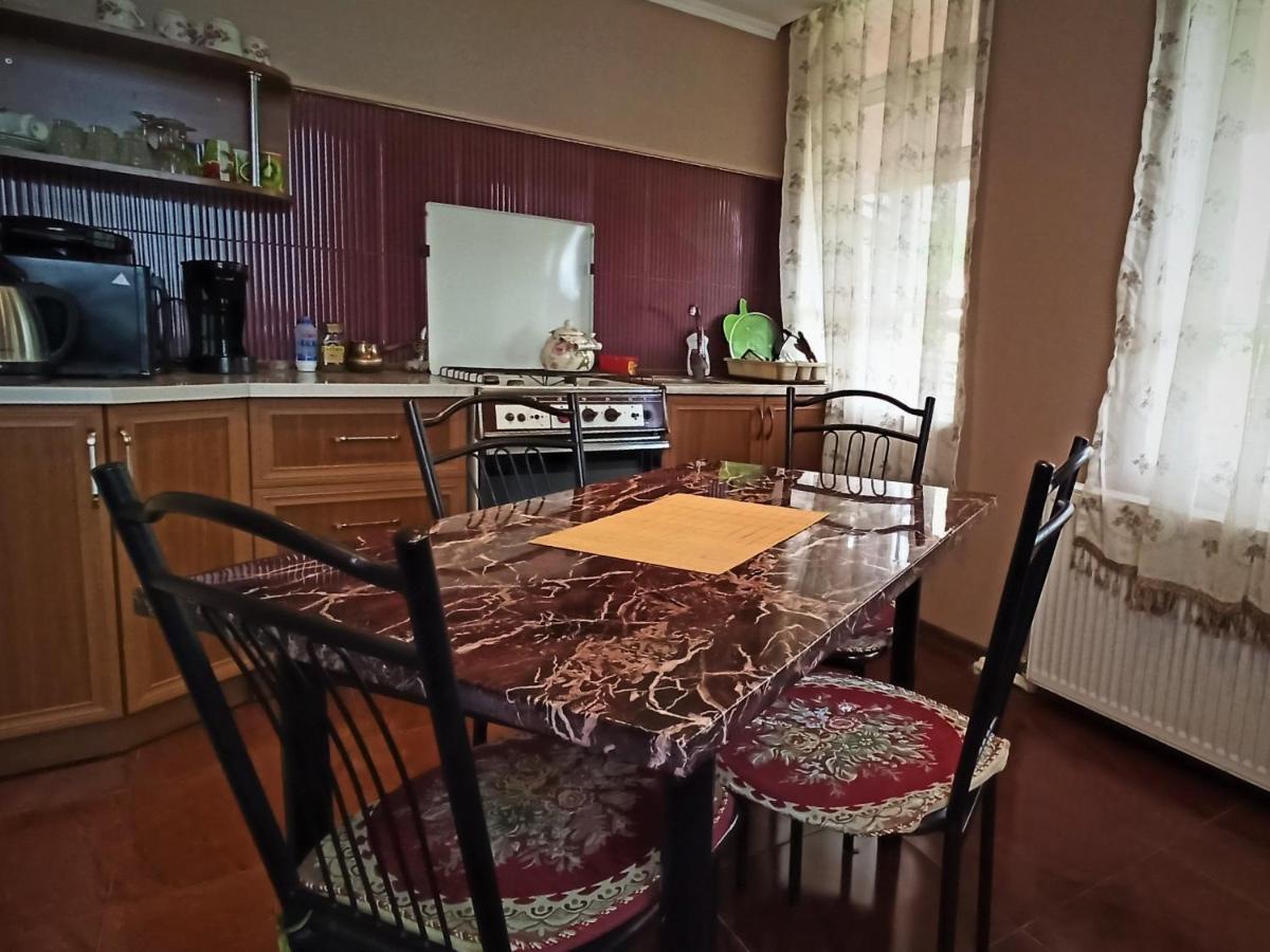 Guesthouse Lilia &Wine Celler テラヴィ エクステリア 写真