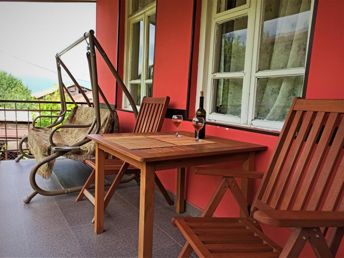 Guesthouse Lilia &Wine Celler テラヴィ エクステリア 写真